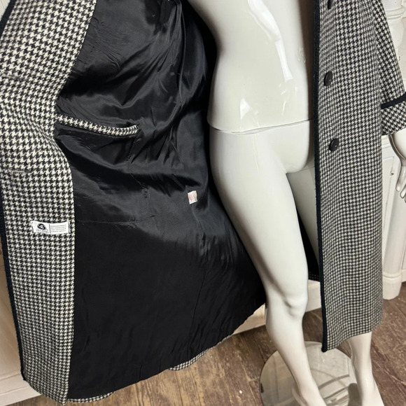 vintage: 60s 70s Houndstooth Black & White Wool Coat w Black Trimmed Edge - Picture 10 of 13